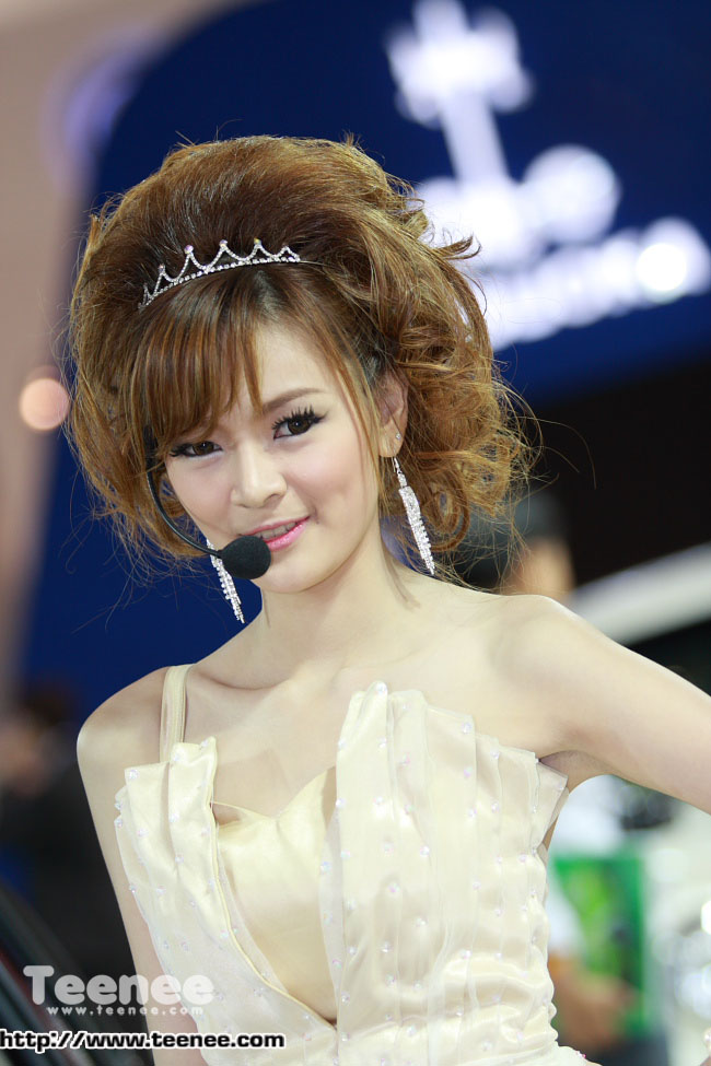 น่ารักสไตล์สาวฮอต พริตตี้จากค่าย Yontrakit มอเตอร์โชว์ 2011