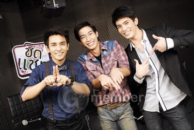 3 หนุ่มเรือนแพ น่ารักน่าหยิก ^3^