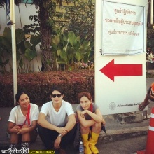 Pic: พลอย เป้ หญิงแม้น ช่วยน้ำท่วม