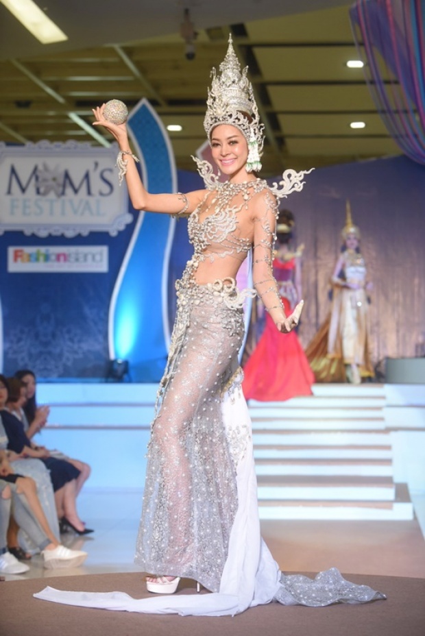 สวยอลังเวอร์!! ฝ้าย นำทีม Miss Grand Thailand ในชุดแฟชั่นโชว์ผ้าไทย