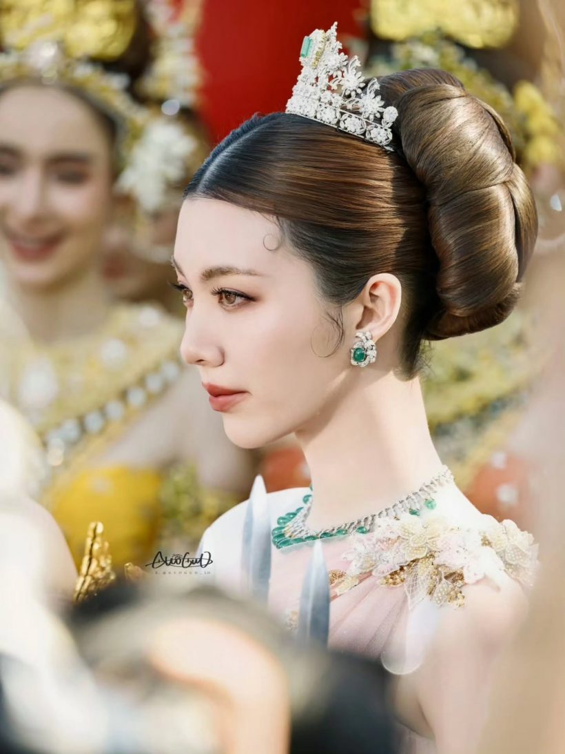 นางในวรรณคดี! ส่องลุคชุดไทย หลิงออม สวยแพงออร่ากระจาย