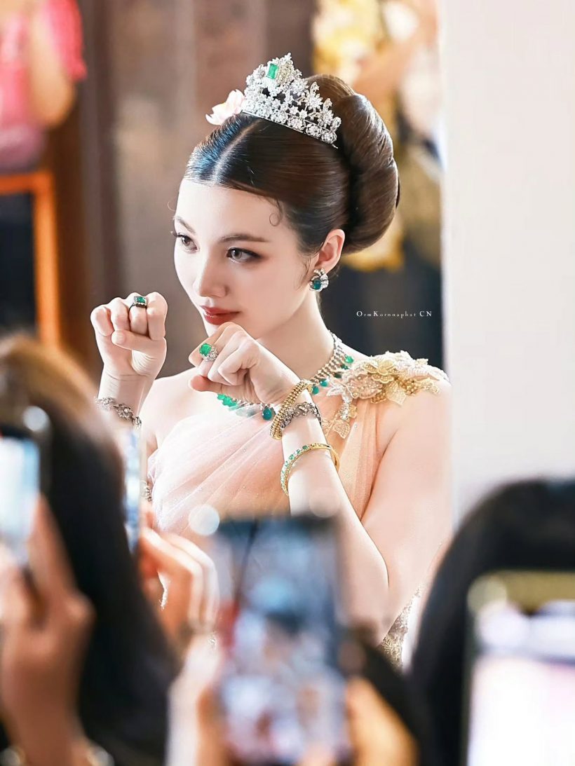 นางในวรรณคดี! ส่องลุคชุดไทย หลิงออม สวยแพงออร่ากระจาย