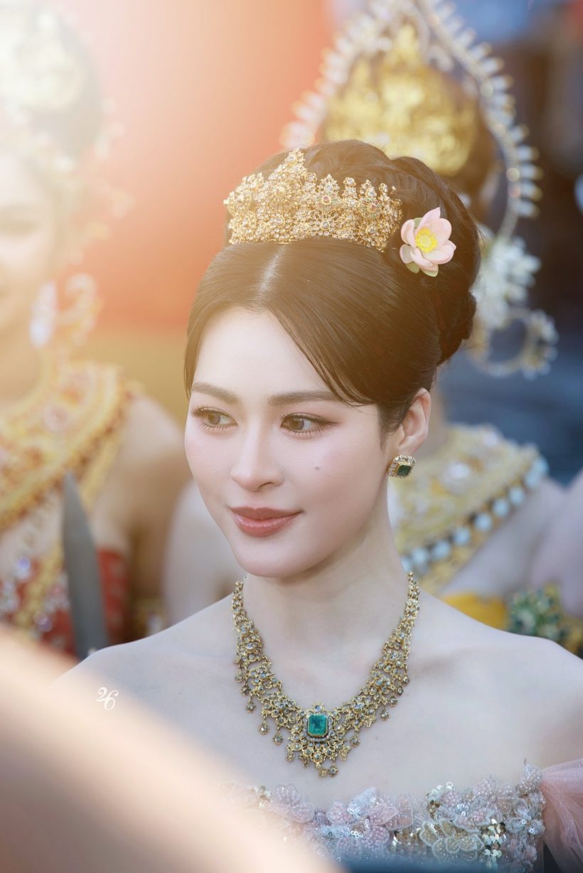 นางในวรรณคดี! ส่องลุคชุดไทย หลิงออม สวยแพงออร่ากระจาย