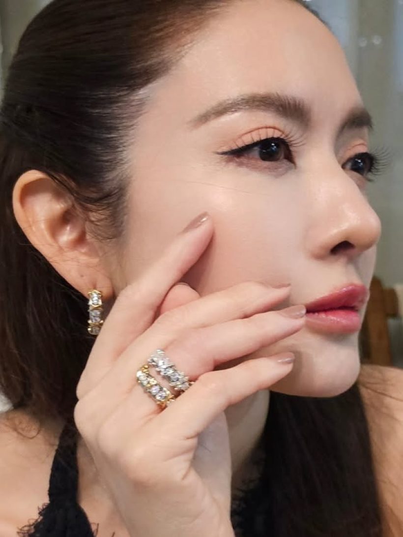 อุ้ย ยังไง? แอฟ ทักษอร เซ็ตนี้ออร่าเจ้าสาวจับมากกก!