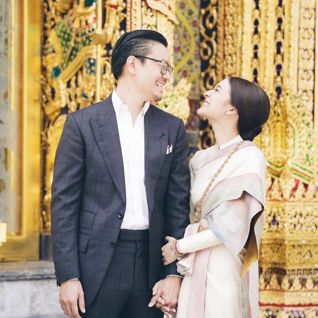 คุณแม่เผยภาพวันชื่นคืนสุข มิว นิษฐา- ไฮโซเซนต์ เข้าพิธีหมั้นแล้ว