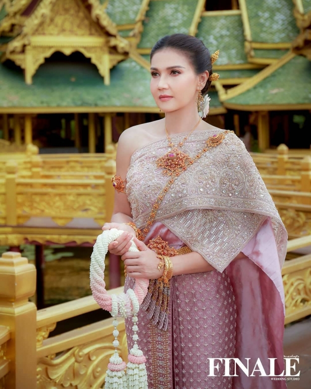 ปังมาก แอน สิเรียม  สวยเกินต้านในชุดไทย แทบลืมอายุไปเลย