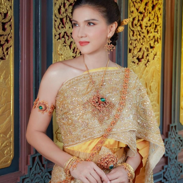 ปังมาก แอน สิเรียม  สวยเกินต้านในชุดไทย แทบลืมอายุไปเลย