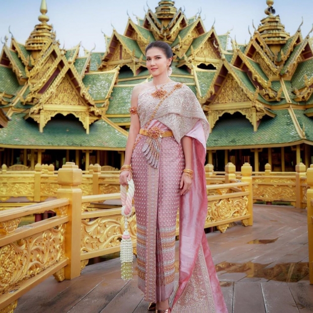 ปังมาก แอน สิเรียม  สวยเกินต้านในชุดไทย แทบลืมอายุไปเลย