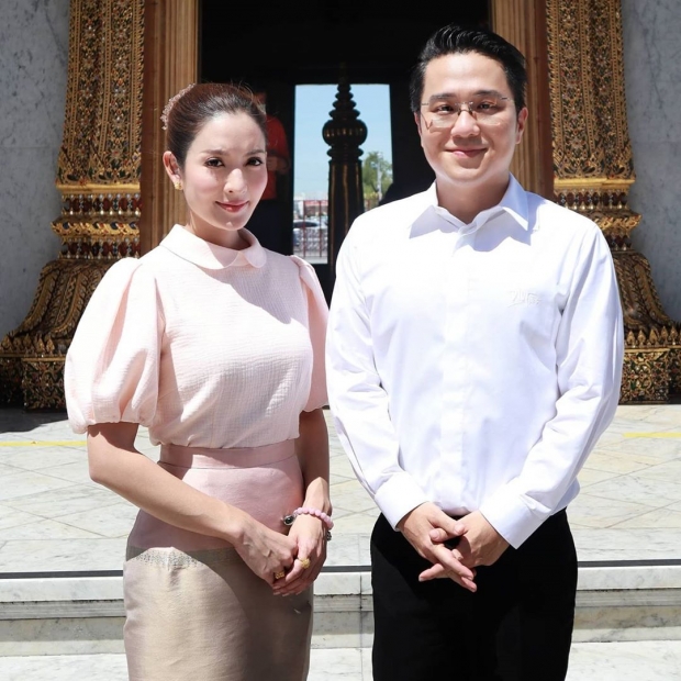ต้นเเบบของลูก เเอฟ เเต่งชุดไทย จูงมือน้องปีใหม่ไหว้ศาลหลักเมือง 