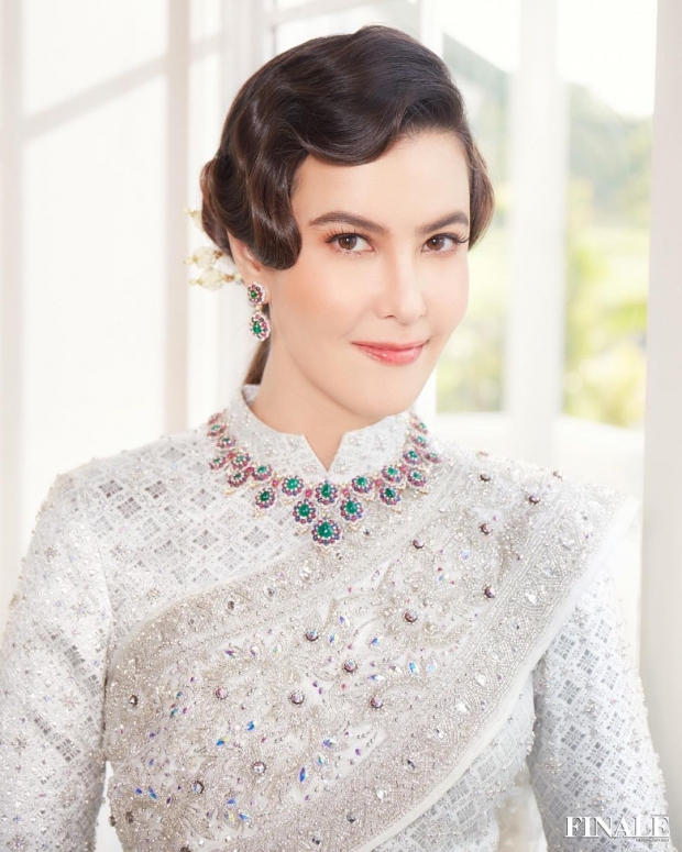 ธัญญ่า งามเลอค่าเกินบรรยาย ในชุดไทยจักรพรรดิประยุกต์ ราคาสูงปรี๊ดครึ่งล้าน