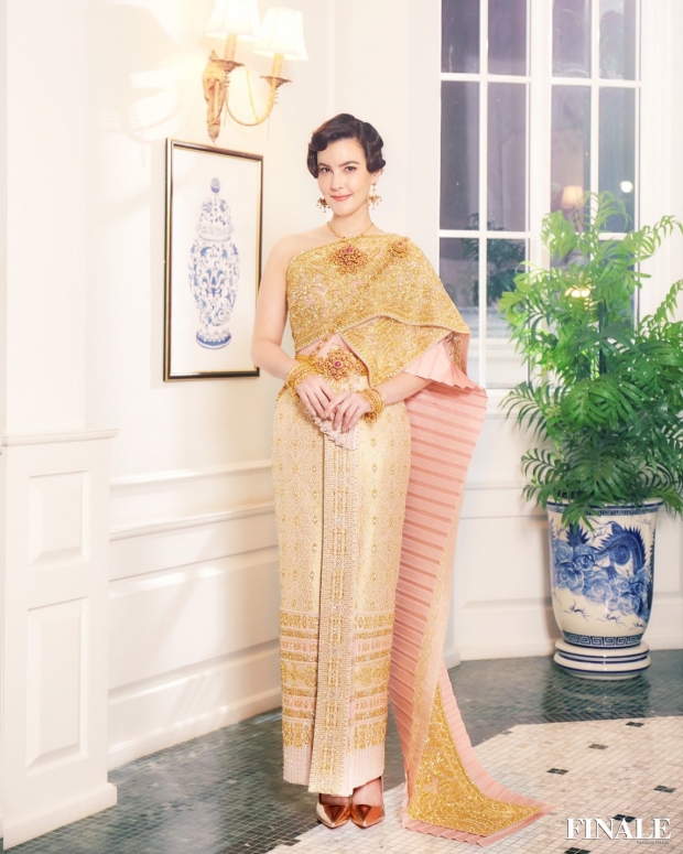 ธัญญ่า งามเลอค่าเกินบรรยาย ในชุดไทยจักรพรรดิประยุกต์ ราคาสูงปรี๊ดครึ่งล้าน