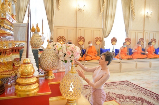 สง่างามในชุดไทย “ดิว อริสรา” ผู้ที่ใช้คำว่า “สวย”  ได้เปลืองมาก