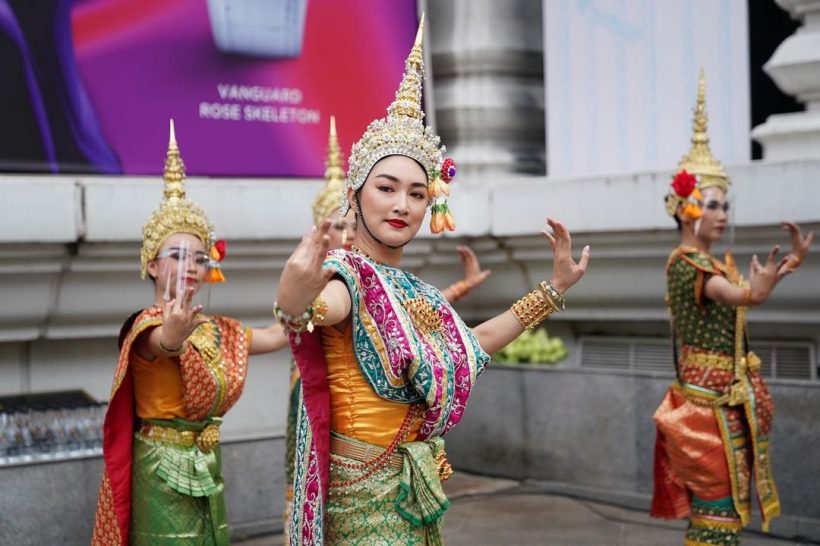 งามอย่างไทย! แพนเค้ก รำถวายท้าวมหาพรหม ต้อนรับเปิดประเทศ