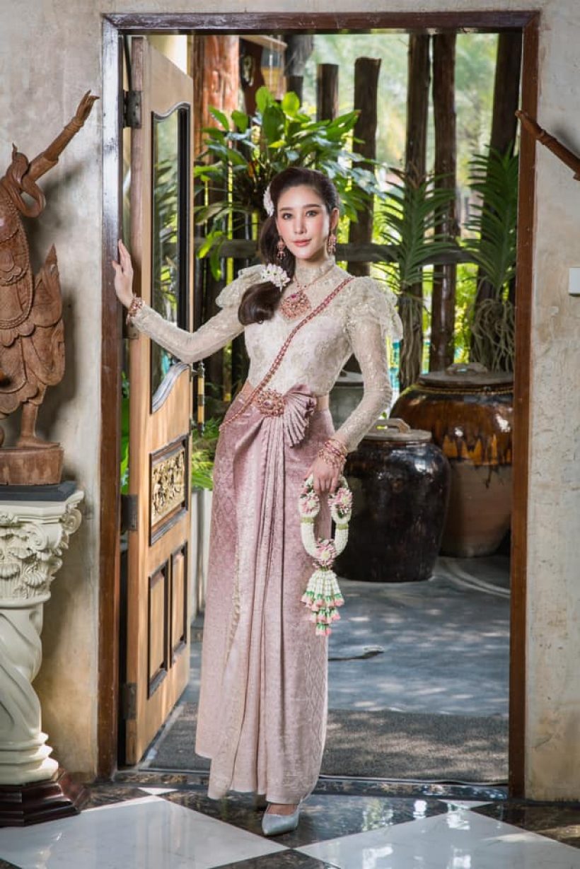 สง่างาม! เพจดังเผยภาพ เเตงโม นิดา  สวมใส่ชุดไทยดูหรูหรามาก