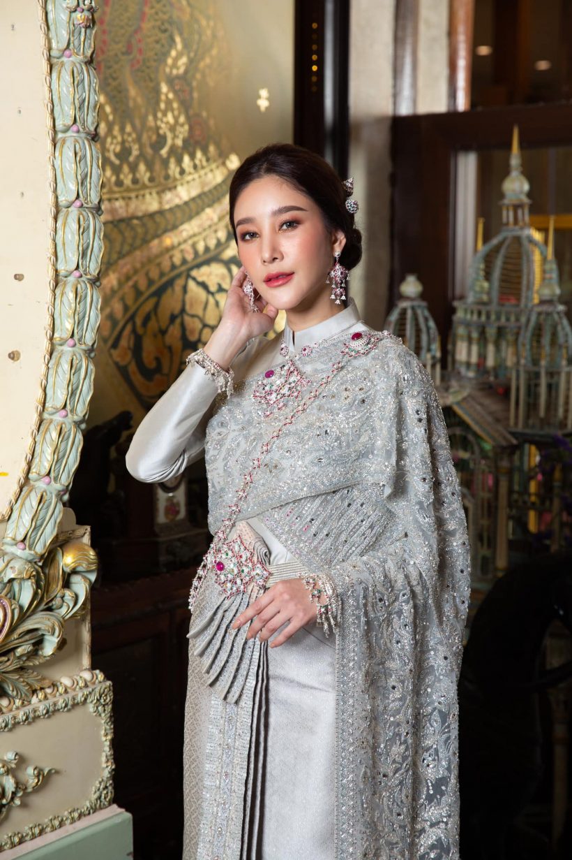 สง่างาม! เพจดังเผยภาพ เเตงโม นิดา  สวมใส่ชุดไทยดูหรูหรามาก