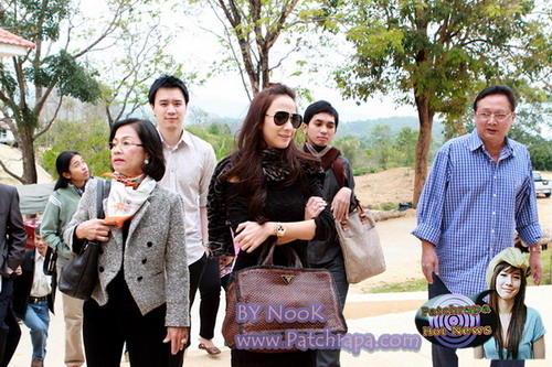 PIX:อั้มคนสวยควงครอบครัวและโน๊ตทำบุญจ้า!