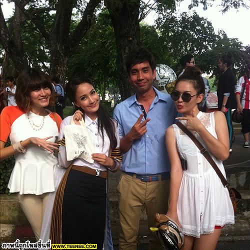 PIC แต้ว ณฐพร บัณฑิตใหม่จากรั้วจุฬา กับเพื่อนพ้องในวงการ