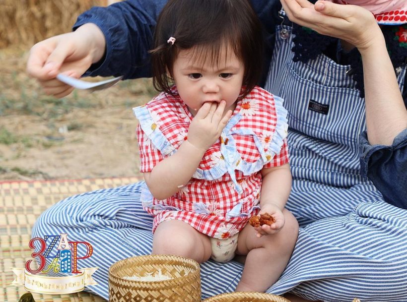 ทายาทหมื่นล้าน ปูเสื่อกินข้าวเหนียวไก่ อู้วหูวหนูรู้มั้ยบ้านหนูรวยขนาดไหน