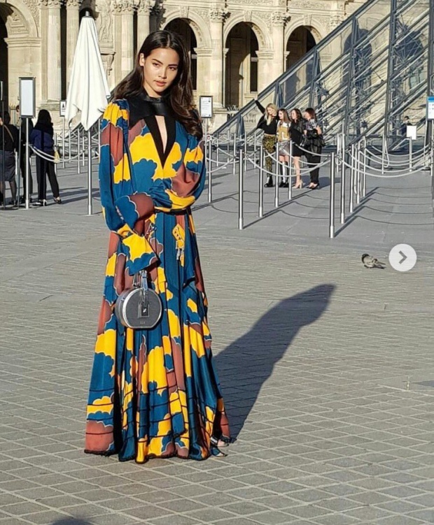 ปัง หรือ พัง!? ญาญ่า กับลุคนี้ ร่วมงาน  Paris Fashion Week 2017 (คลิป)