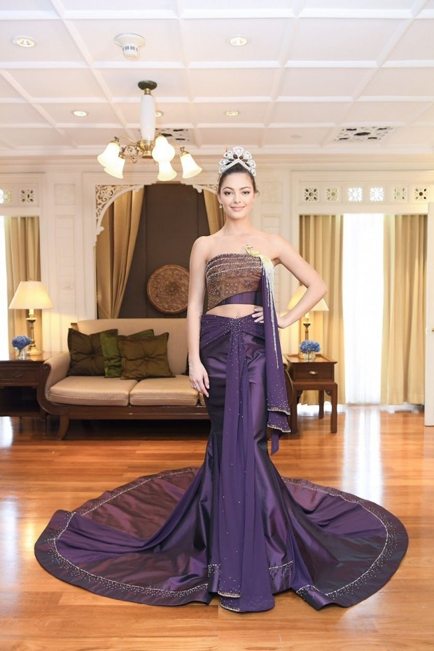 พระองค์หญิงฯประทานชุดราตรีผ้าไหมไทยที่ทรงออกแบบให้ มิสยูนิเวิร์ส 2017