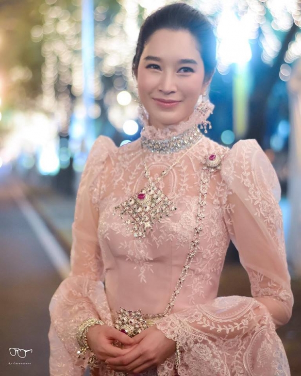 สวยหวาน ฐิสา สวมชุดไทยร่วมงานอุ่นไอรักคลายความหนาว