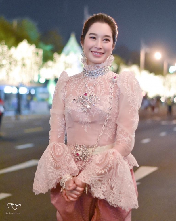 สวยหวาน ฐิสา สวมชุดไทยร่วมงานอุ่นไอรักคลายความหนาว