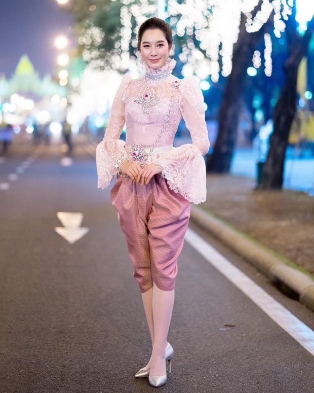 สวยหวาน ฐิสา สวมชุดไทยร่วมงานอุ่นไอรักคลายความหนาว