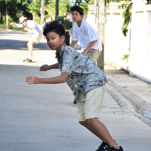 สาวกรี๊ด! ภาพล่าสุดน้องคุณ ลูกชายหน่อย-เคน โตเป็นหนุ่มเเถมหล่อมาก 