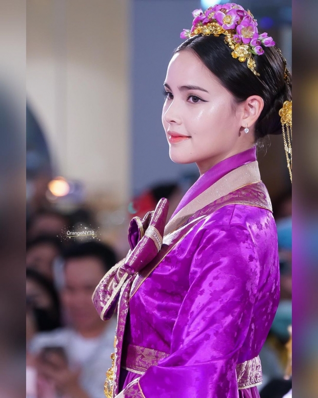 โอ้โห!! ญาญ่า เเต่งชุดฮันบกครั้งเเรก สวยสะพรั่งนึกว่าสาวเกาหลีที่ไหน