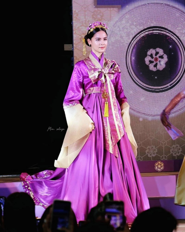 โอ้โห!! ญาญ่า เเต่งชุดฮันบกครั้งเเรก สวยสะพรั่งนึกว่าสาวเกาหลีที่ไหน