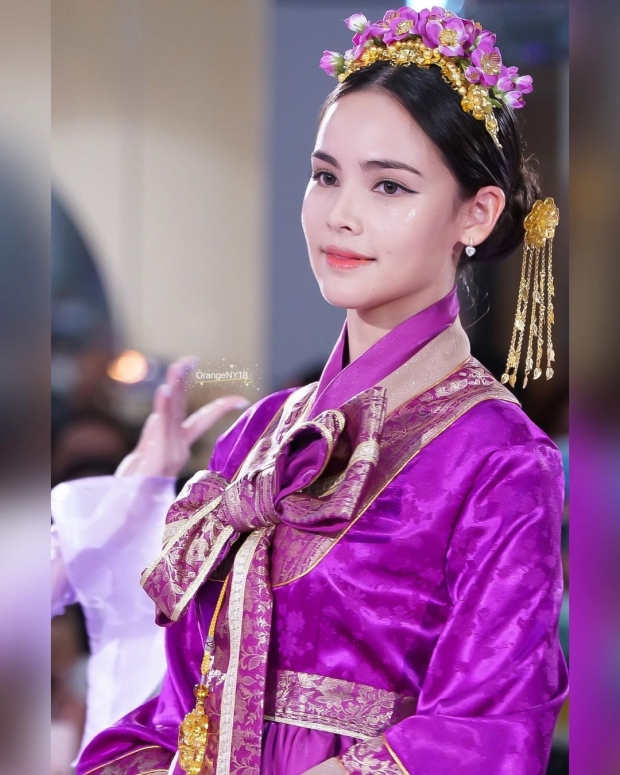 โอ้โห!! ญาญ่า เเต่งชุดฮันบกครั้งเเรก สวยสะพรั่งนึกว่าสาวเกาหลีที่ไหน