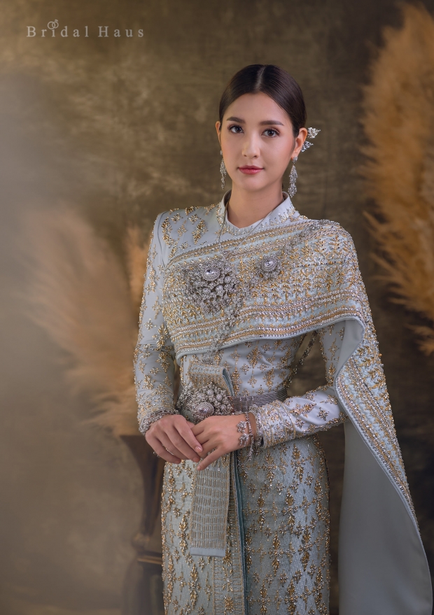 เปิดภาพหายาก! มารี ลูกครึ่งไทย-เยอรมัน เเต่งชุดไทยเเบบนี้ สวยปังออร่าจับ