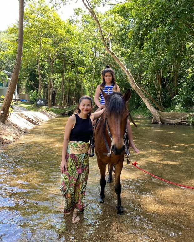 เปิดภาพ น้องนาวา ลูกสาวเเม่อ้อมพิยดา ล่าสุดโตเป็นสาวเเล้ว 