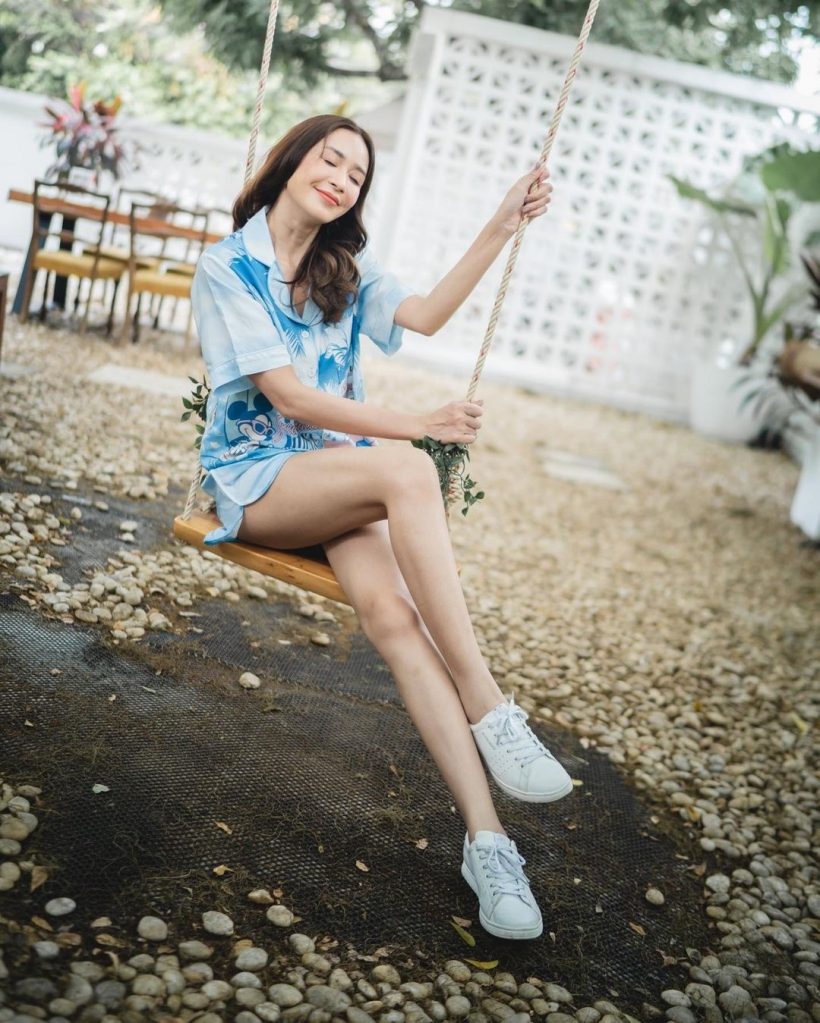 ไอจี เบนซ์ ปุณยาพร ลุกเป็นไฟ หลังใส่ชุดว่ายน้ำสีขาว อวดหุ่นแซ่บ