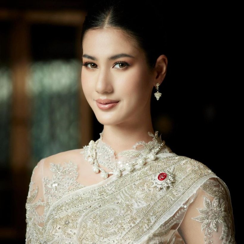 สง่างาม! เปิดภาพ พิ้งพลอย ปภาวดี สวมใส่ชุดไทยสวยดุจนางในวรรณคดี