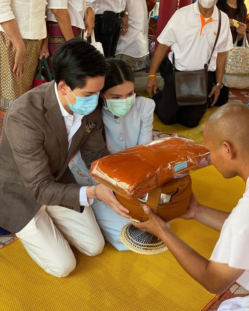 คู่สร้างคู่สม ดาราสาวควงสามีหมื่นล้านทำบุญใหญ่ เป็นเจ้าภาพบวชพระ 15 รูป 