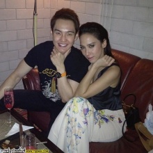 Pic: อั้มกับเพื่อนๆ และหนุ่มคนนี้ใช่แฟนหรือไม่