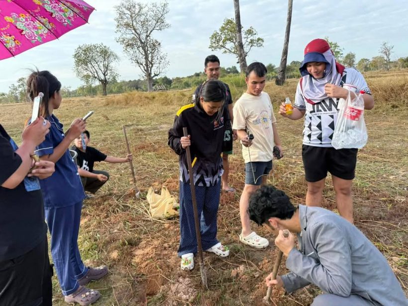 เปิดภาพนักร้องสาววางไมค์ไปหาปู ชีวิตหลังกล้องติดดินบ้านๆ