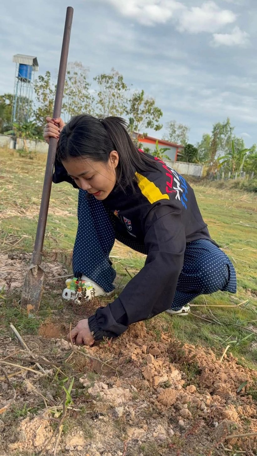 เปิดภาพนักร้องสาววางไมค์ไปหาปู ชีวิตหลังกล้องติดดินบ้านๆ