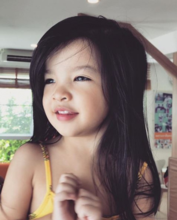 ส่องภาพล่าสุด!!! น้องรีนา ลูกสาว ออย ธนา ยิ่งโตยิ่งฉายแววความสวยเว่อร์!