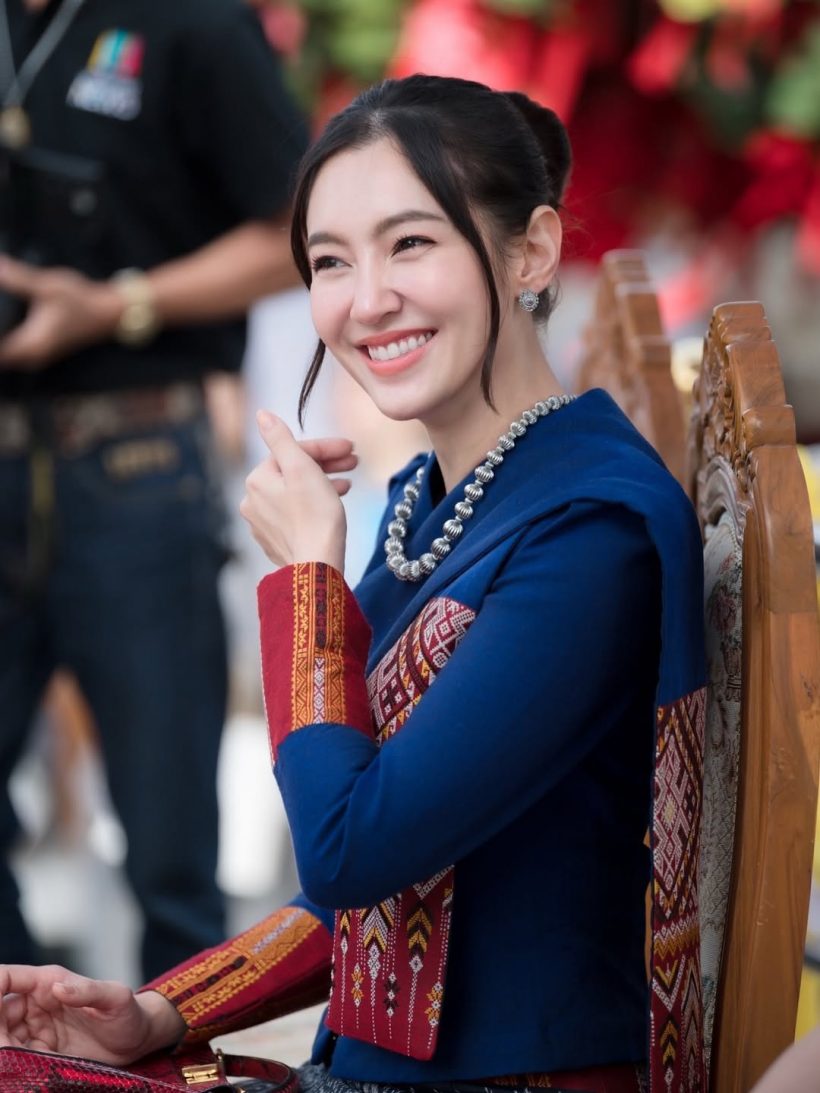 เบลล่า ราณี ลุคผ้าไทยพื้นเมือง สวยประจักษ์สายตายืนหนึ่ง
