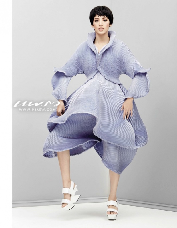 ณิชา-แพทริเซีย กระชากลุคจากรันเวย์ สวมพลีท issey miyake ลงปกแพรว