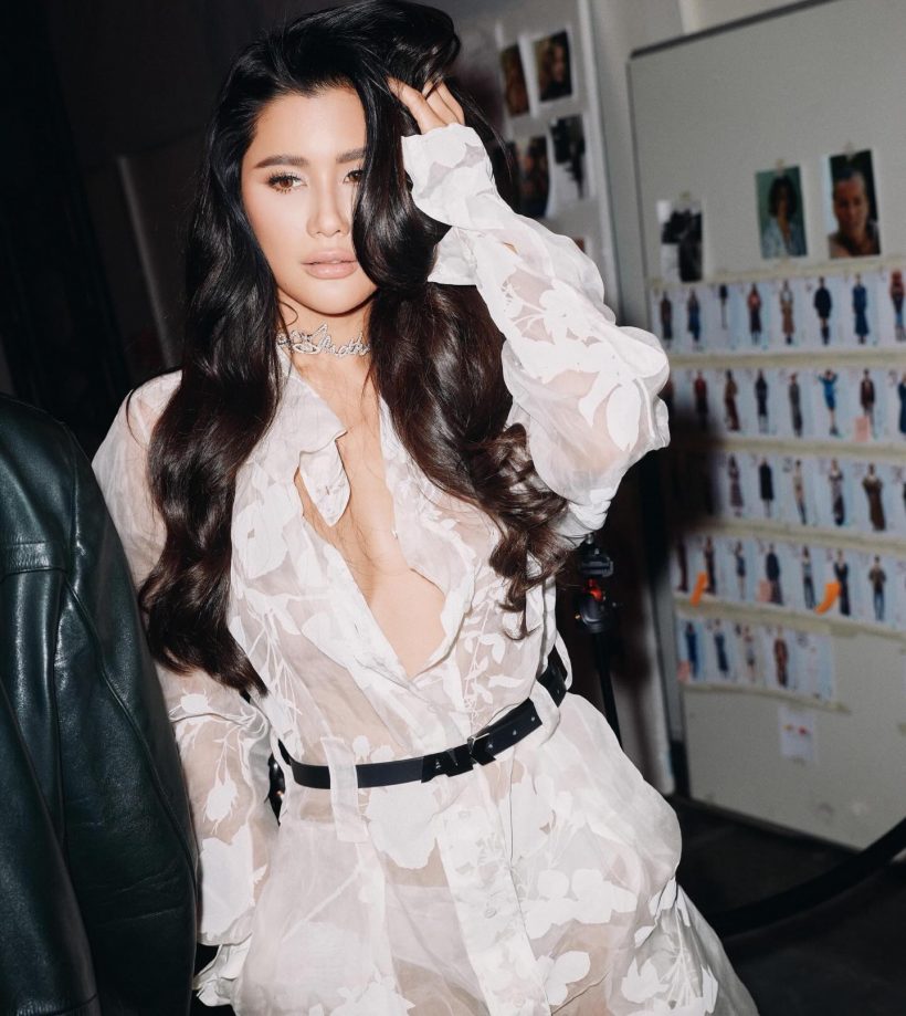 นี่แหละตัวจริง! ปูไปรยา กับลุคซีทรูลายดอกไม้ ที่โลกแฟชั่นต้องจารึก