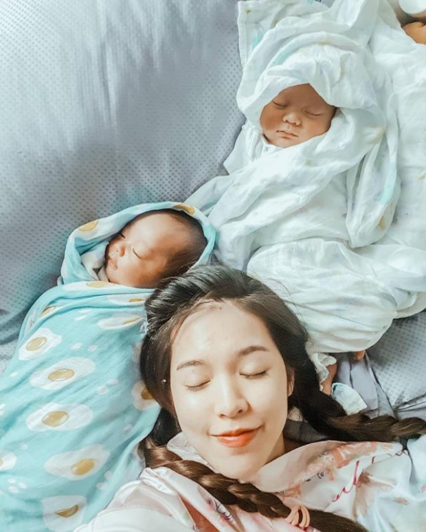 พาส่อง! ลูกชายฝาแฝด “บัว สโรชา” น้องสาว “บีม กวี” บอกเลยน่ารักมาก