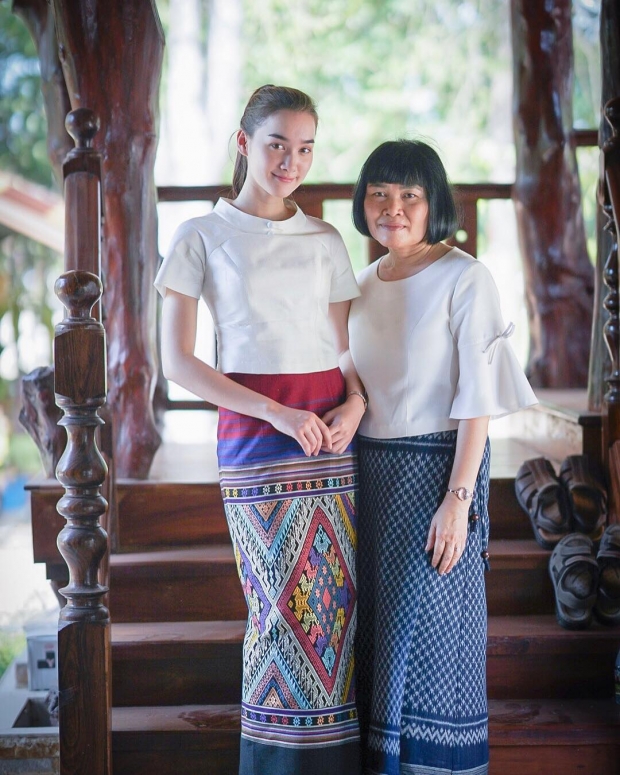 หน้าฝรั่งหัวใจไทย! ส่องความสวย เดียร์น่า ฟลีโป ในลุคผ้าซิ่นไทย