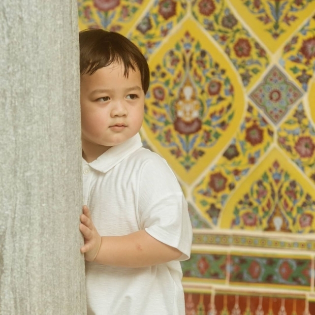 แฟนคลับแซวสนั่น ภาพพ่อน็อต-น้องพายุ เหมือนจนแทบไม่มีอะไรกั้น