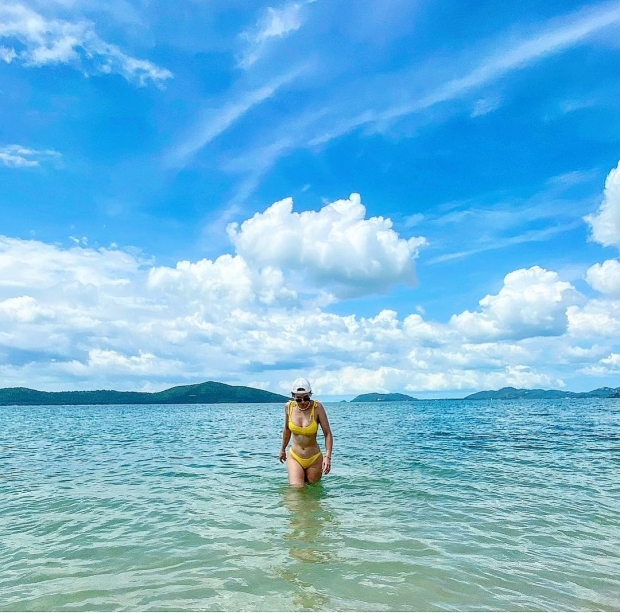 เเซ่บให้เด็กดู เอมี่ จัดให้ ท่าพายเรือพายัค เห็นเเล้วเสียวเลย