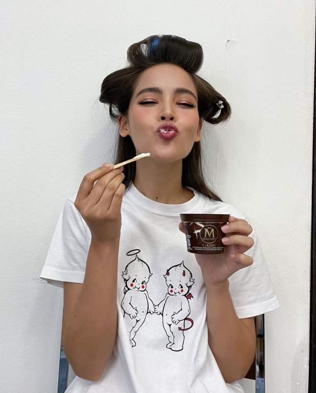 ญาญ่า ทำได้ไง กินไอศกรีม เลอะปากขนาดนี้-แต่ยังสวยเวอร์