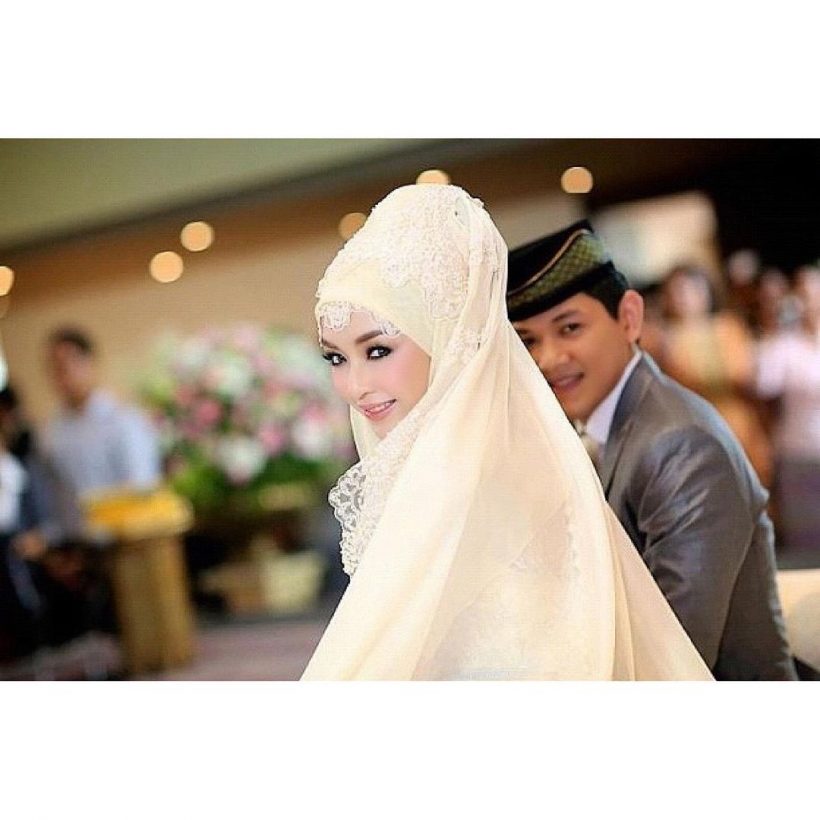 ดาราสาวโพสต์ครบรอบเเต่งงาน 10 ปี สวยสง่าในชุดเเบบอิสลาม