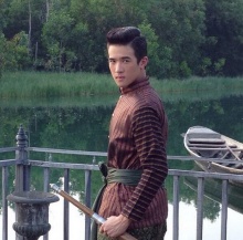 เจมส์ มาในเสื้อผ้าบทพ่อเหม ข้าบดินทร์